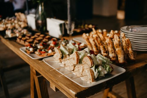 Choose your catering service based on reviews and recommendations